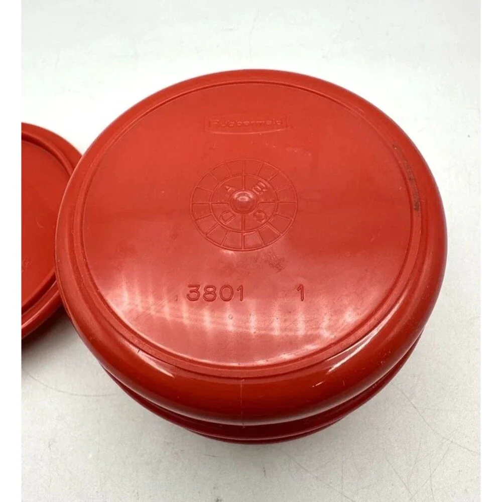 N/A vintage rubbermaid